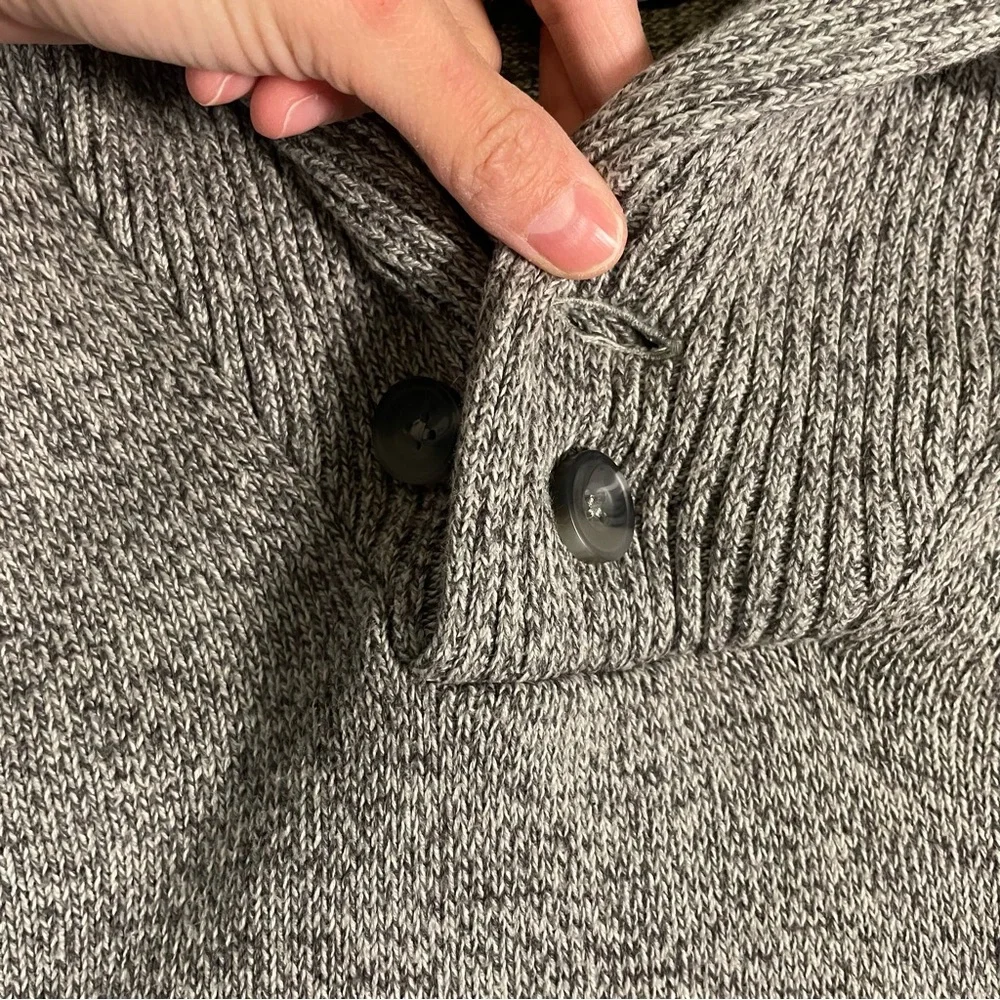 IZOD‎ Shawl Collar Men’s Beige Pullover Sweater Long Sleeve size Large Buttons - Picture 4 of 10